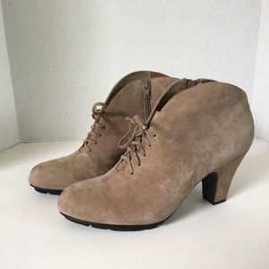 L’Amour Des Pieds “Florrie” Tan Suede Booties New